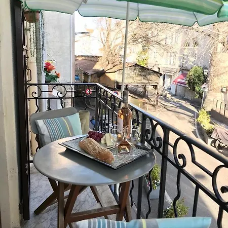 Διαμέρισμα Balcony Over Provencal Market, Old