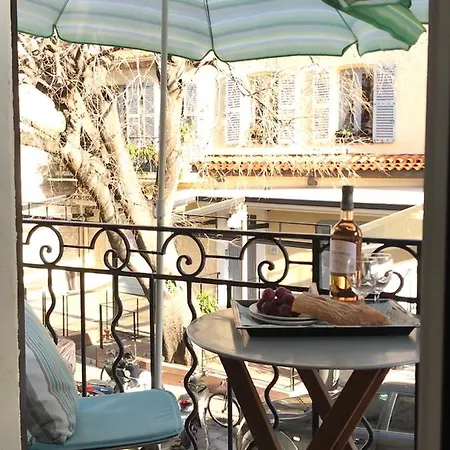 Διαμέρισμα Balcony Over Provencal Market, Old *