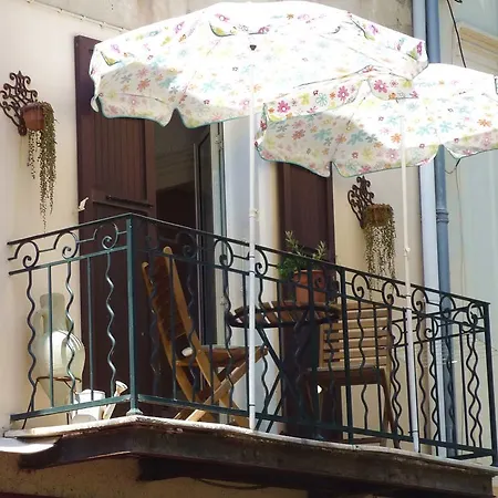 Appartement Balcony Over Provencal Market, Old