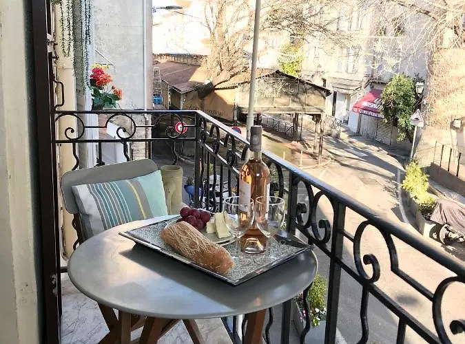 Διαμέρισμα Balcony Over Provencal Market, Old Antibes