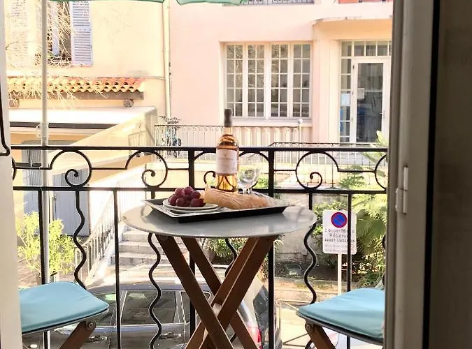 Διαμέρισμα Balcony Over Provencal Market, Old Antibes